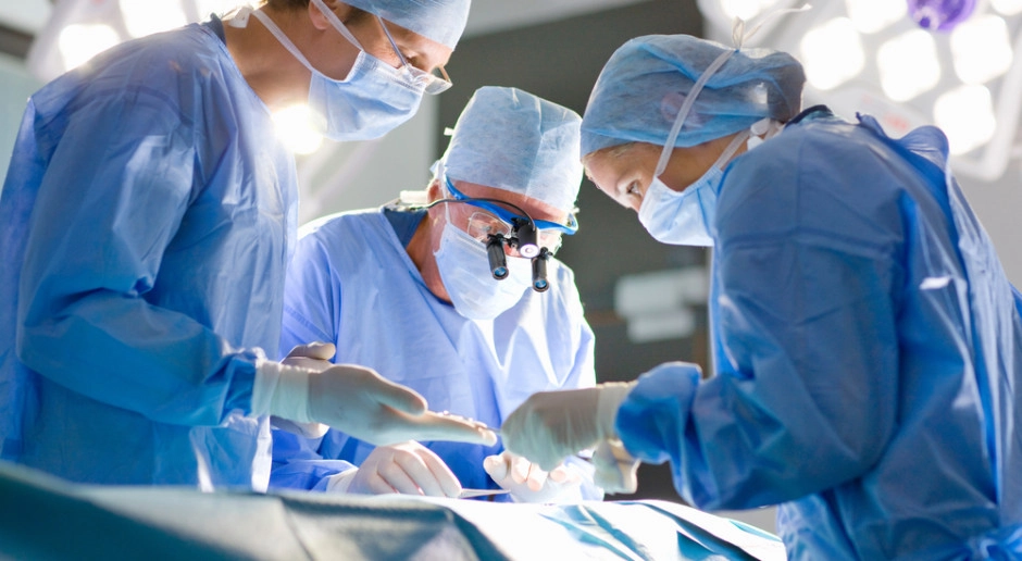 Dwóch nietypowych pacjentów na neurochirurgii WUM. "Dziecko łatwo może stracić głowę"