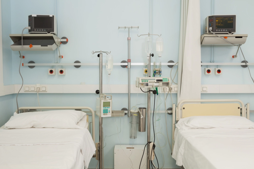 Zakaz umieszczania kobiet po poronieniu razem z tymi, które urodziły zdrowe dzieci