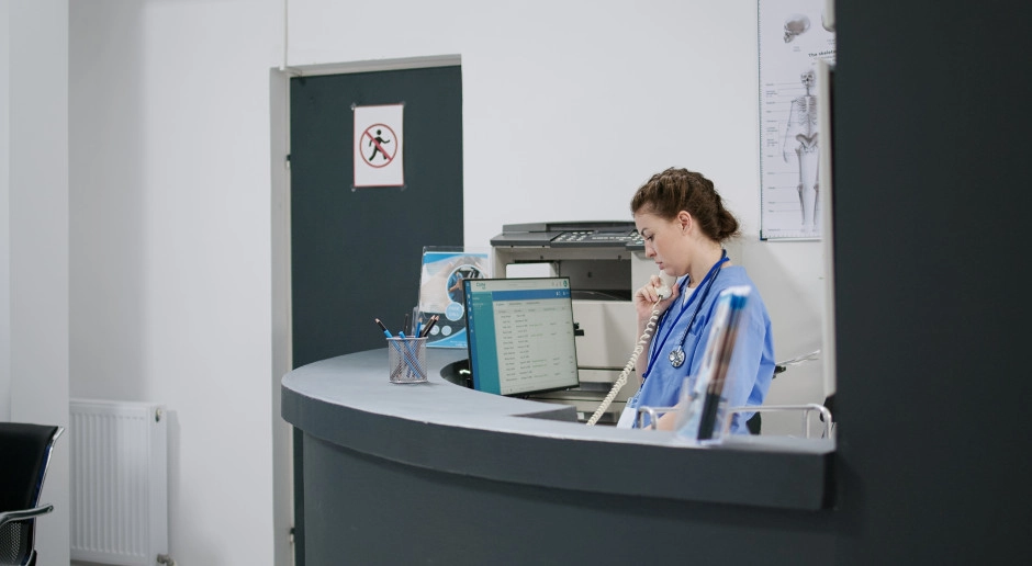 Wszedł nowy obowiązek dla szpitali, przychodni, ZUS i NFZ. Są problemy